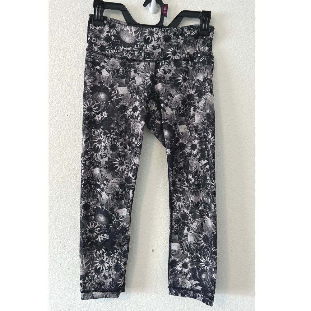 Lululemon Wunder Under Crop Leggings Black Gray Floral Protea Print Size 4